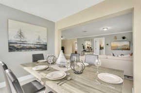 Bright Pompano Beach with pool access